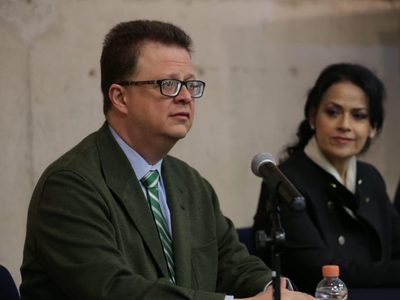 Magistrado busca tirar acuerdo del INE que prohíbe a Sheinbaum y servidores promover elección