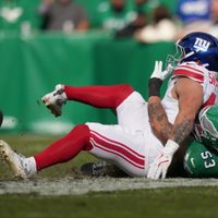 Cam Skattebo, de los Giants, se someterá a cirugía tras dislocarse el tobillo derecho (Video)