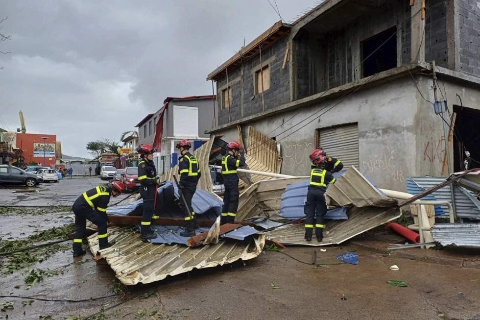 Francia envía ayuda a Mayotte tras el ciclón Chido, que dejó cientos o incluso miles de muertos