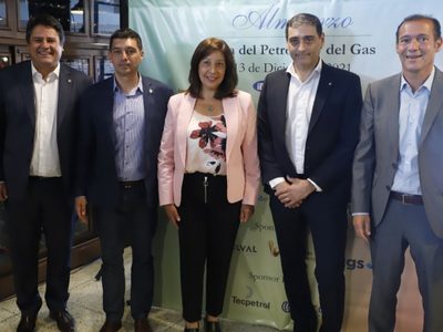 Omar Gutiérrez y Marcos Koopmann presentes en el cierre del instituto del petróleo en Comahue