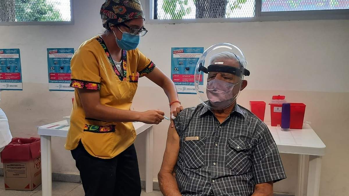 Esta provincia comenzó con la vacunación de mayores de 80 años. Fuente: (Twitter)