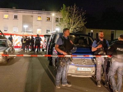 La policía de Alemania busca a un sospechoso prófugo tras el asesinato a tiros de dos personas
