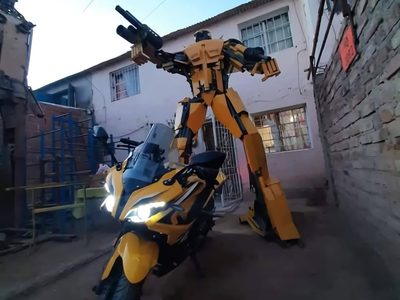 Ingenio y arte en el oeste neuquino: creó otro Transformers gigante