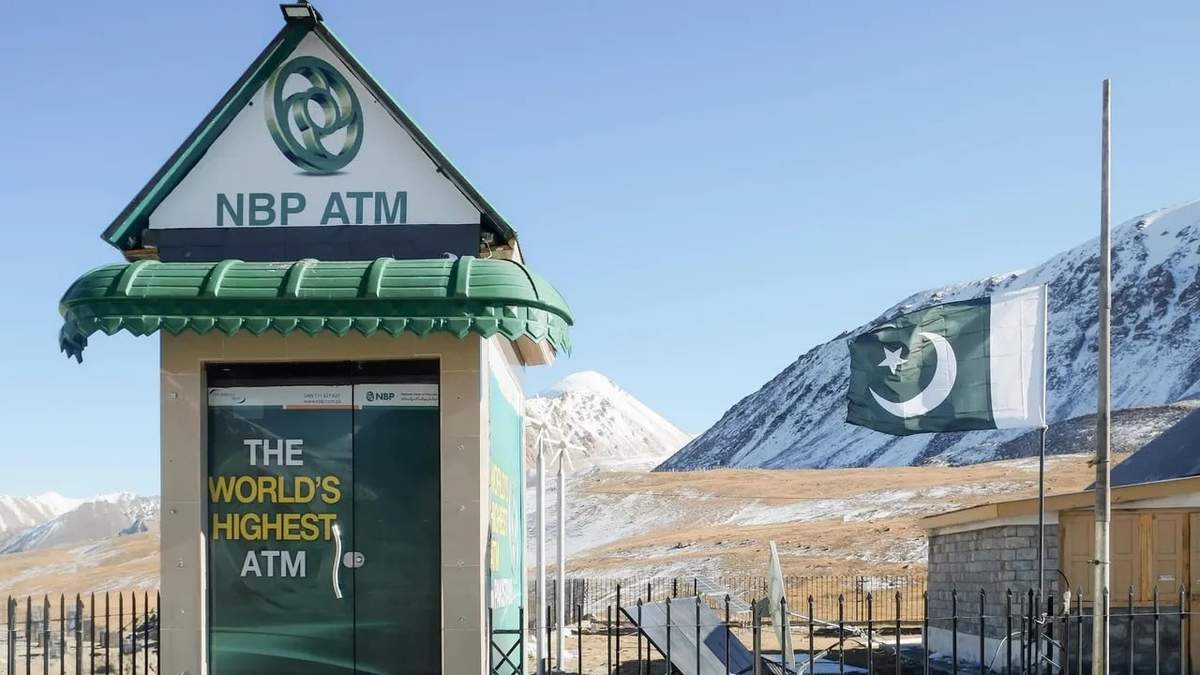 El cajero pakistaní que rompió el récord. Fuente: (BBC)
