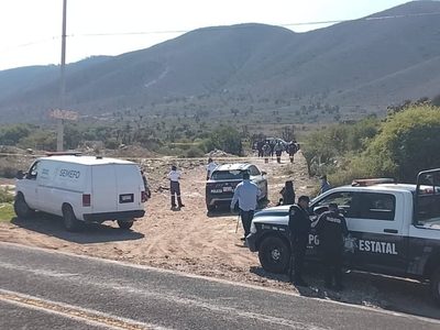 Encuentran a tres hombres y una mujer ejecutados en un auto en Puebla