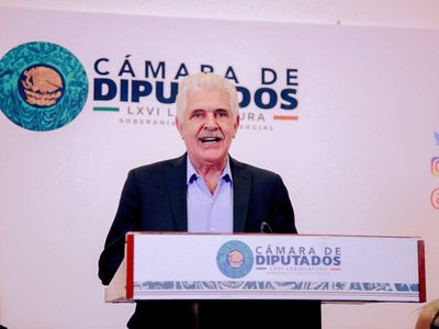 Tuca Ferretti acude a Cámara de Diputados a presentar iniciativa para detectar talento futbolístico