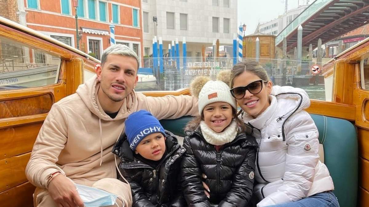 Camila Galante, Leandro Paredes y sus hijos. Fuente: (Instagram)