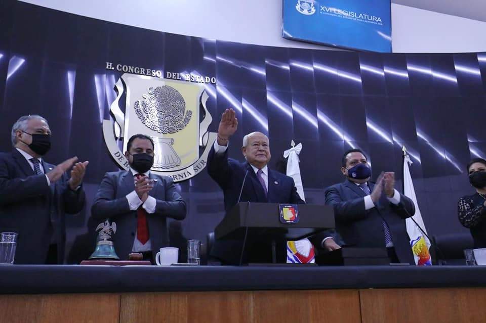 Víctor Castro rinde protesta como gobernador de BCS