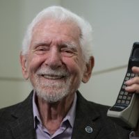 50 años de la primera llamada y lo que falta