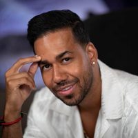 ¡Emociona hasta las lagrimas! Romeo Santos sorprende en un concierto con un estremecedor homenaje ¿A