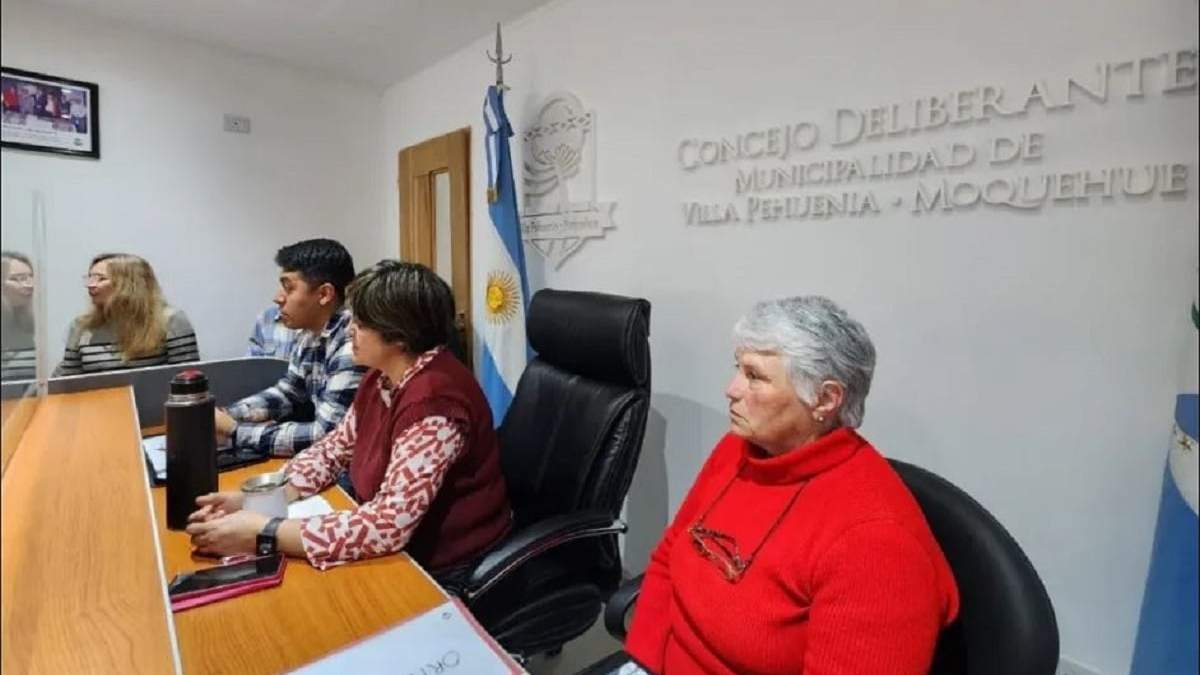 Vecinos se reunieron con concejales y la intendenta por las tarifas eléctricas. Fuente: (RSM)