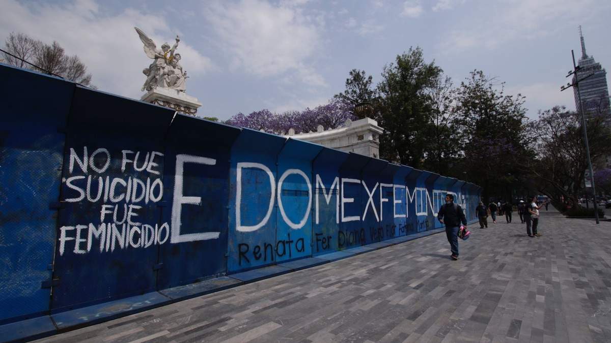 Valllas metálicas colocadas previo al #8M fueron intervenidas
