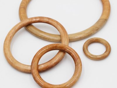 No tires las argollas de madera rotas o viejas, transformalas en estos bonitos imanes para vender o regalar