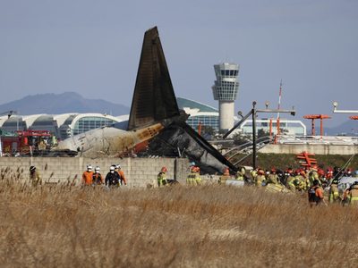 Estos fueron los últimos mensajes de pasajeros antes del accidente de un avión en Corea del Sur