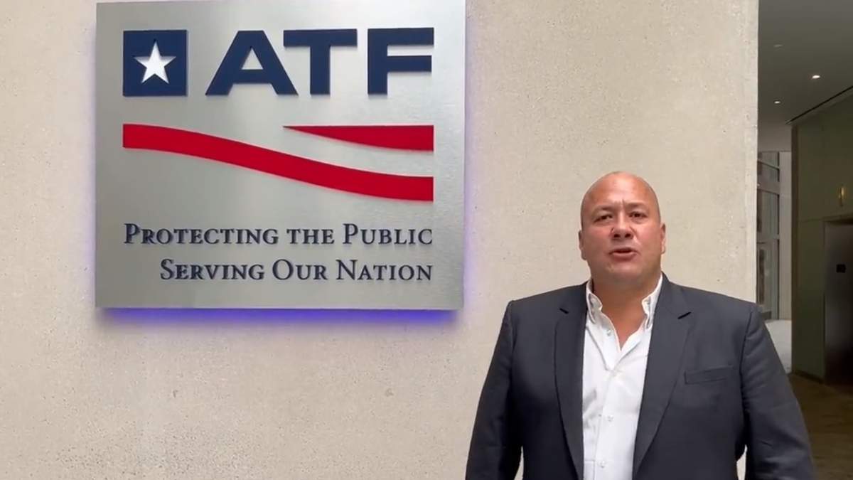 El gobernador de Jalisco, Enrique Alfaro, en las instalaciones de la ATF, en Washington