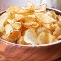 Papas chips en forma enrollada: no gastes en el supermercado y hacelas en casa, súper crujientes