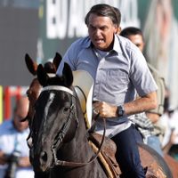 Bolsonaro ataca a Lula y promete "liberar de la plaga" del comunismo a Brasil