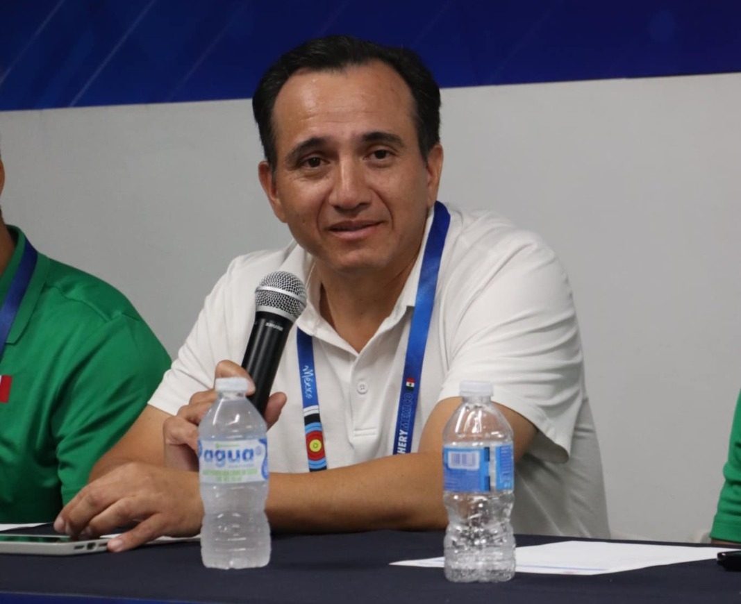 Gabriel Ramos, imposición de Ana Guevara. Foto Facebook  Archery Mexico