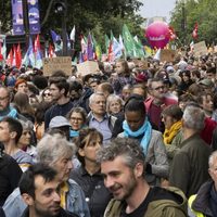 Miles de manifestantes franceses protestan contra la ultraderecha antes de elecciones anticipadas