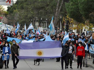 El “Banderazo 9J” se hizo presente en Neuquén