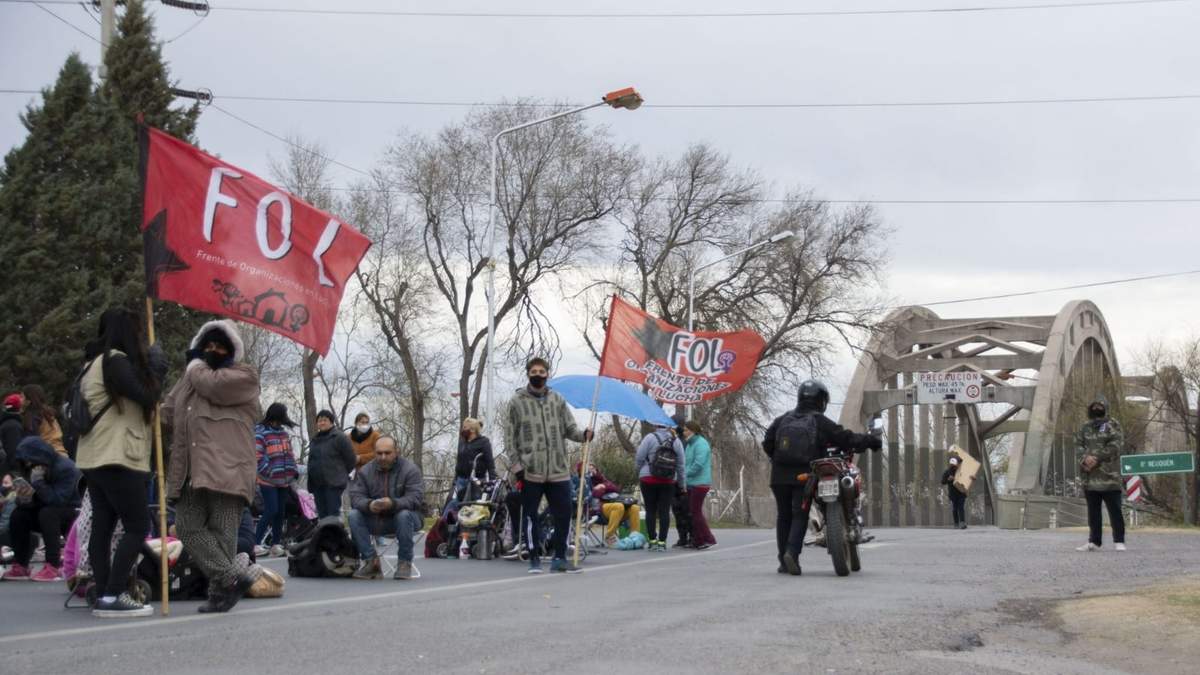 Las organizaciones sociales también han realizado acampes en los puentes carreteros. Fuente: (Twitter)