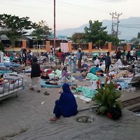 Autoridades reportan 832 muertos por sismos y tsunami en Indonesia