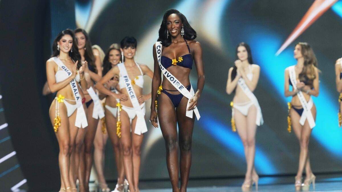 Concursantes participan en la ronda final del 74º certamen de belleza Miss Universo en la provincia de Nonthaburi, Tailandia, el viernes 21 de noviembre de 2025. En el centro se encuentra Miss Costa de Marfil Olivia Yacé