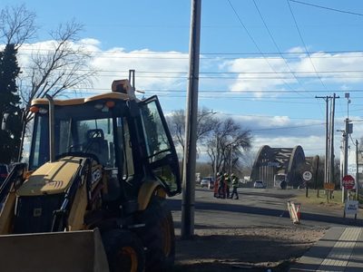 Está interrumpida parcialmente la llegada al puente por la ex Ruta 22