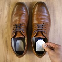 El truco casero y fácil para eliminar el mal olor en tus zapatos