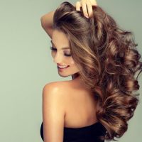 Más barato que ir a la peluquería: hacé este poderoso remedio para recuperar el volumen de tu cabello en semanas