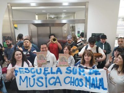 Estudiantes de la Escuela de Música de Chos Malal llevaron a la capital el reclamo por el edificio propio