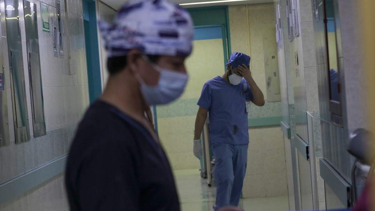 Con monopolios en medicinas, pacientes marginados y hospitales cada vez más vulnerables