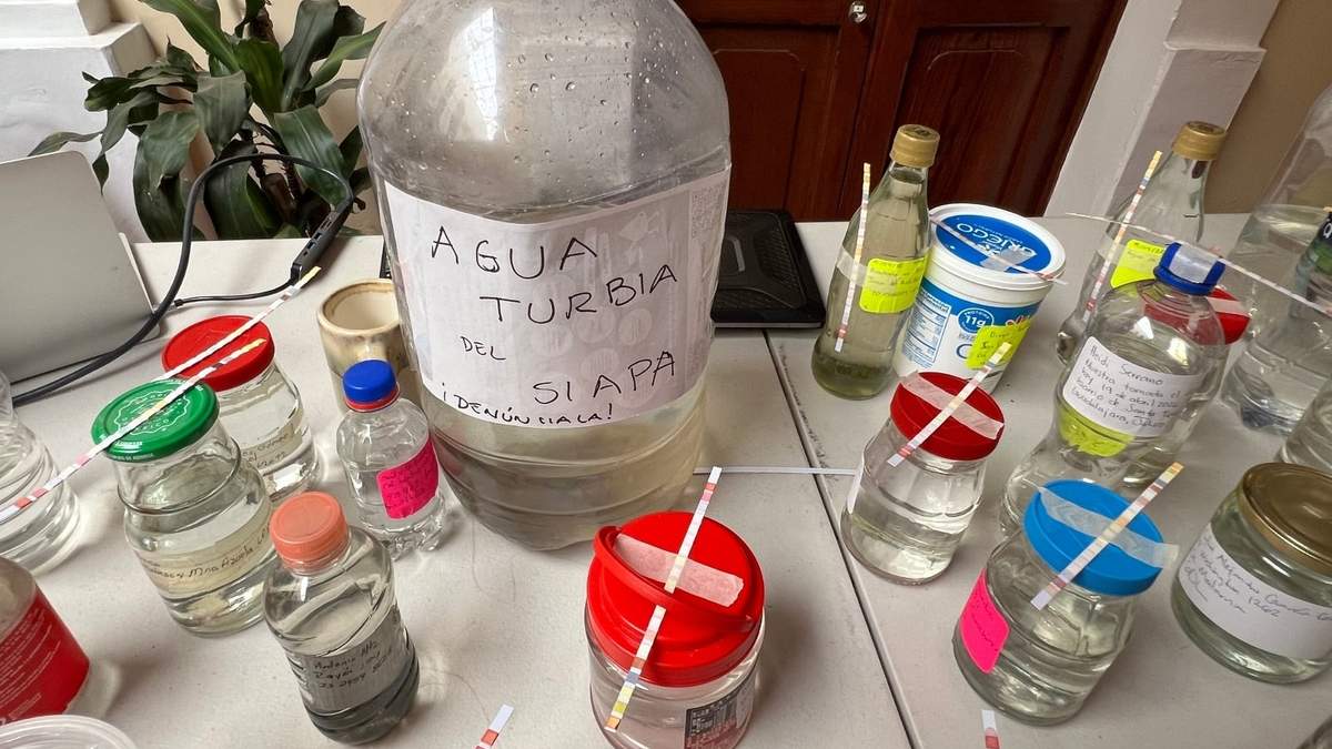 Muestras de agua recolectada por los denunciantes