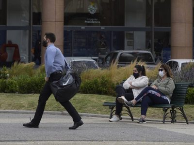 Uruguay endurece medidas por aumento de los casos de coronavirus