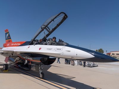 Avión de combate controlado por IA lleva de paseo al líder de la Fuerza Aérea de EU