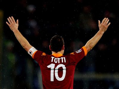 El exquisito halago de Francesco Totti a Maradona en plena pandemia de coronavirus