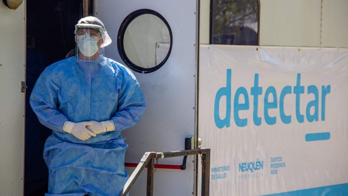 Personal de Salud en el tráiler DetectAR Neuquén. Fuente: (Twitter)