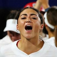 Danielle O’Toole revela que han recibido amenazas y asegura que nadie tiró camisetas de softbol