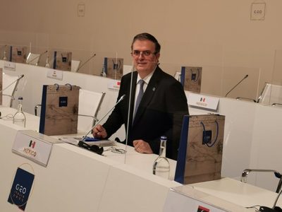 EU no eliminará restricciones en frontera a corto plazo: Ebrard