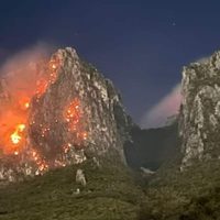 NL: Cerro de la Silla se incendia; Samuel García sospecha que fue provocado (Video)