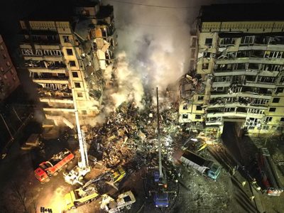 Edificio en Ucrania sufre el peor ataque civil en meses