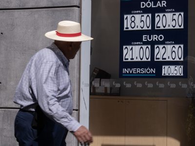 Arancel al cobre y rebrote del gusano barrenador impactan al peso; se cotiza en 18.65 por dólar
