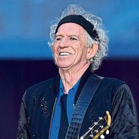 A los 76 años, Keith Richards larga el cigarrillo