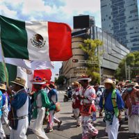 Wixárikas llegan a la CDMX tras recorrer 900 kilómetros; exigen restitución de tierras comunales