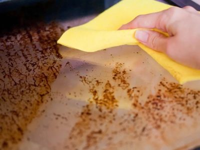 El truco del papel aluminio para dejar el horno de tu cocina impecable y como recién comprado