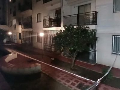 Entró a robar una casa y tiró a la víctima por el balcón