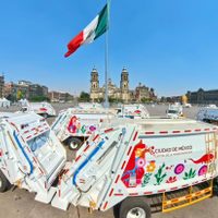 Gobierno de CDMX entregó 50 nuevos camiones de limpia; la flota costó alrededor de 200 mdp