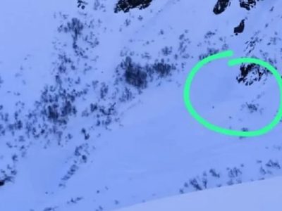 Una avalancha tapó a tres personas en el cerro López; una falleció