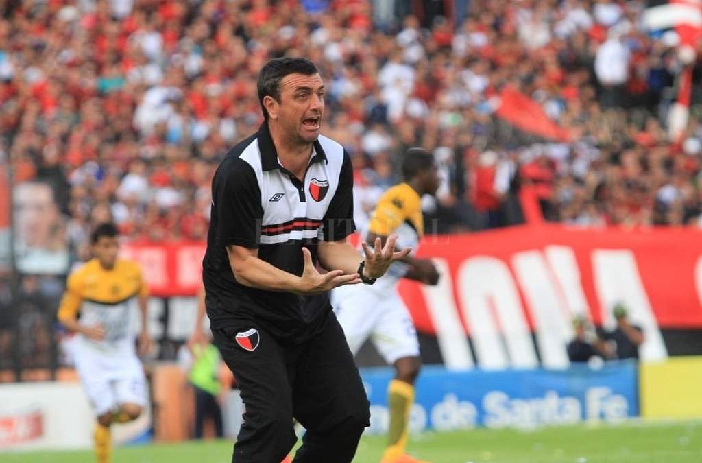 Diego Osella, DT de Colón. Fuente: (Twitter)