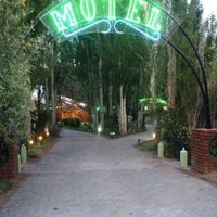 Un motel de Centenario fue denunciado por colgarse de la luz en cuatro ocasiones